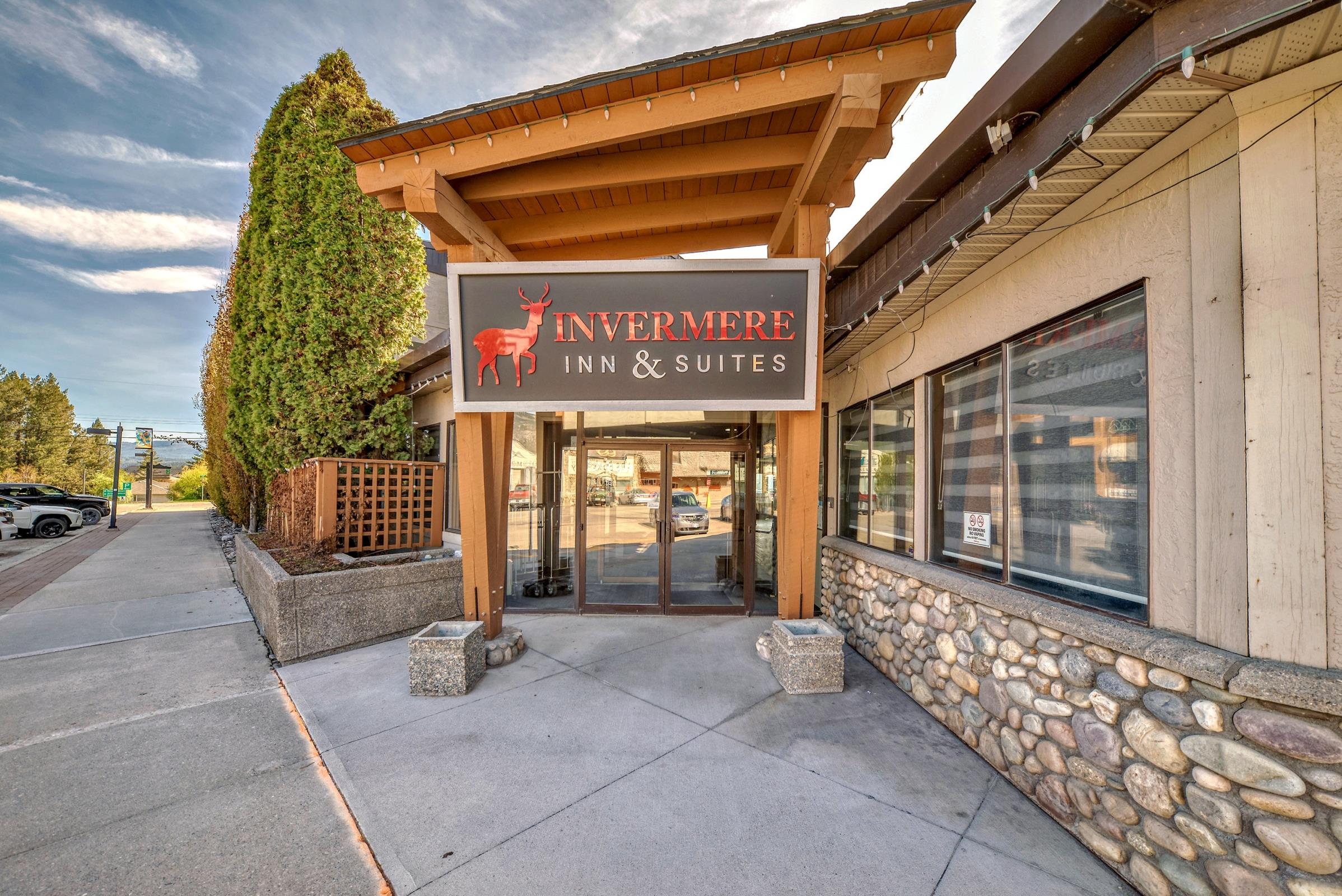 pet friendly hotel in invermere